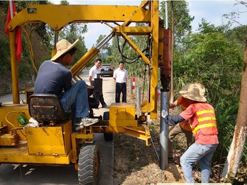 公路护栏安装